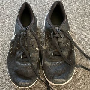 Boy’s sz 5.5 Nike sneakers 👟